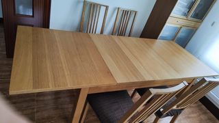 Comedor madera maciza. Mesa + Vitrina + 4 sillas