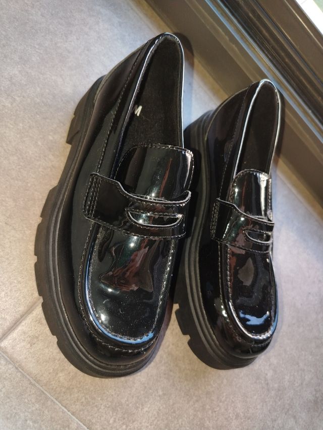 Zapatos negros H&M - planos para niña
Talla 33 