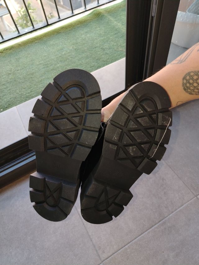 Zapatos negros H&M - planos para niña
Talla 33 
