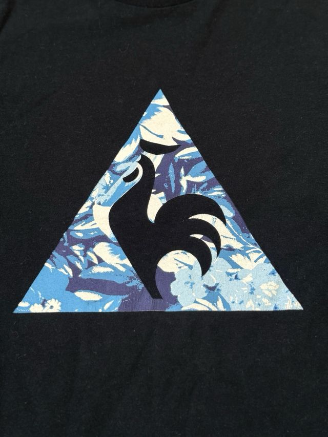 Camiseta Le Coq Sportif negra y azul