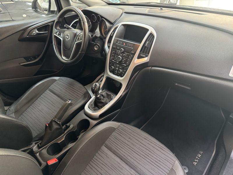 Opel Astra 2015, foto 6