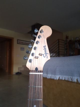 Guitarra Squier Bullet Stratocaster blanca