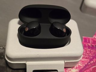 Auriculares inalámbricos SONY WF-1000XM5.