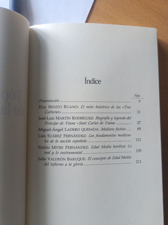 Tópicos y realidades de la Edad Media III. (Est...