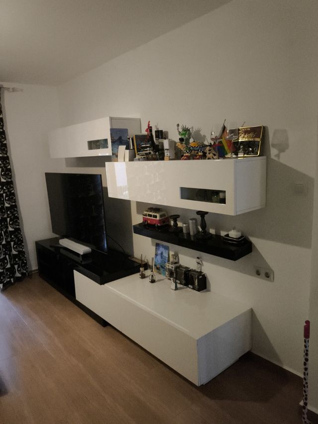 Muebles salón blanco y negro estilo moderno.