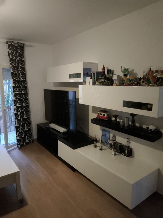 Muebles salón blanco y negro estilo moderno.