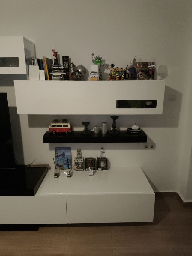 Muebles salón blanco y negro estilo moderno.