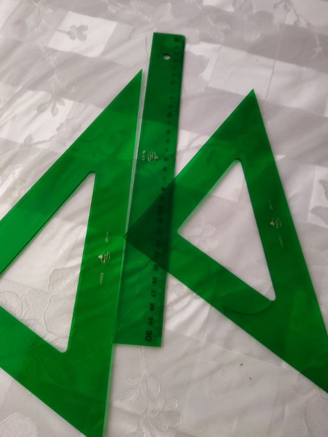 Regla y cartabón Faber-Castell.