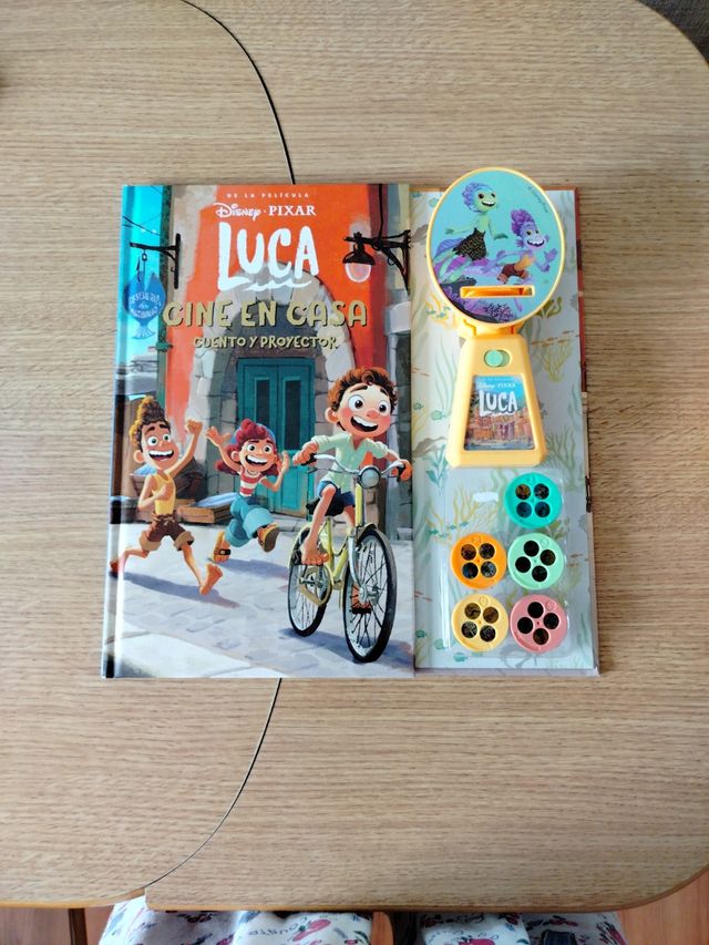Luca. Cine en casa: Cuento y proyector