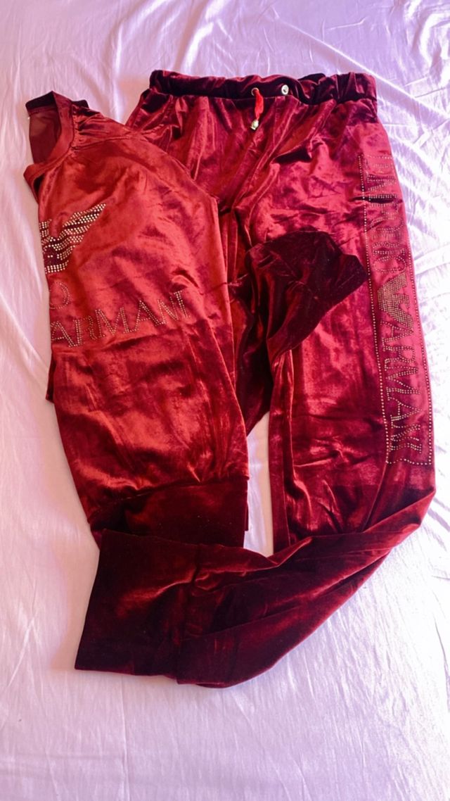 Conjunto EA7 terciopelo rojo