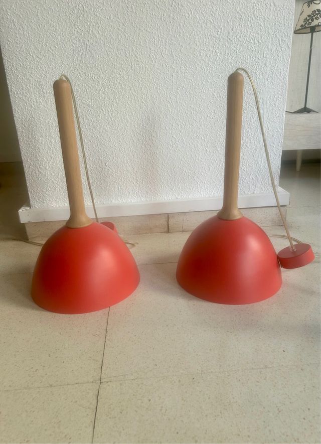 2 Lámparas colgantes rojas y madera