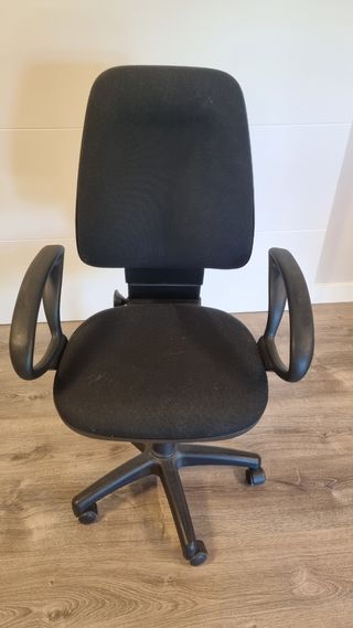 Silla oficina giratoria negra