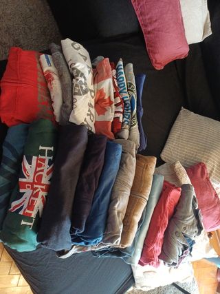 18 Camisetas y Sudaderas