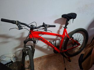Bicicleta montaña BTWIN roja