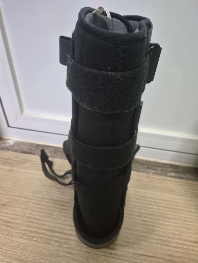 Bota Ortopédica Walker Negra talla M, marca Orlima