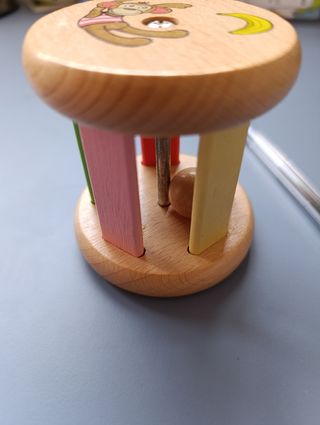 Sonajero madera bebé mono