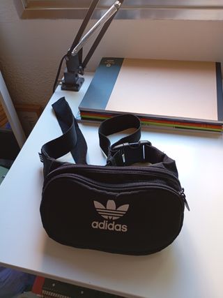 Riñonera Adidas negra