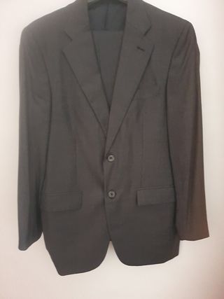 Traje Carolina Herrera gris