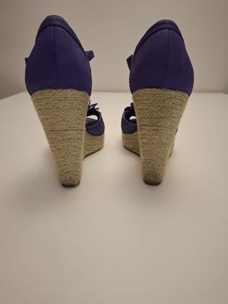 Zapatos cuña morados