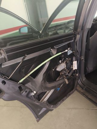 Elevalunas Audi A3 8L - Puerta 