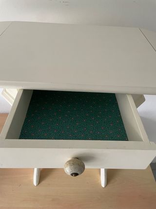Mesa auxiliar blanca extensible