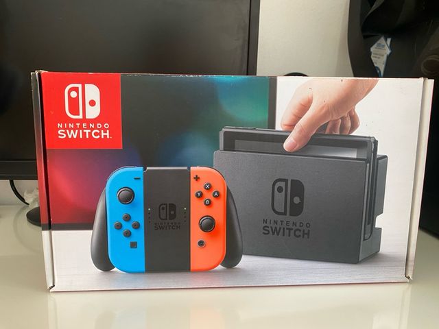 Nintendo Switch - Azul & Rojo