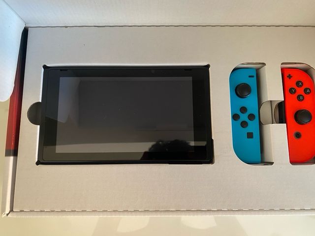 Nintendo Switch - Azul & Rojo