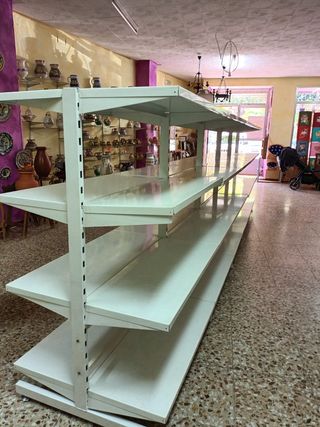 Estantería metálica blanca comercial