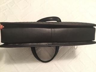 Maletín. Bottega Veneta. Piel Negra. Nuevo.