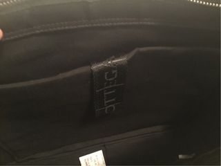 Maletín. Bottega Veneta. Piel Negra. Nuevo.