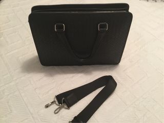 Maletín. Bottega Veneta. Piel Negra. Nuevo.