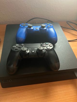 PS4 (PlayStation 4) 500GB + 2 mandos