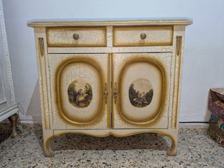 Mueble antiguo estilo provenzal. 