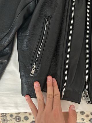 Chaqueta cuero negra motorista