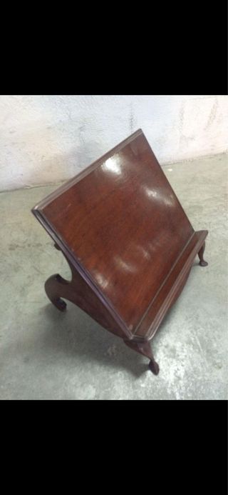 Atril antiguo de madera