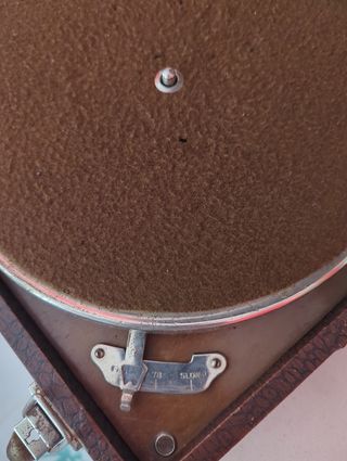 Gramófono antiguo manivela