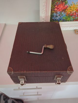 Gramófono antiguo manivela