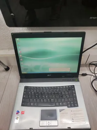 Portátil Acer plateado