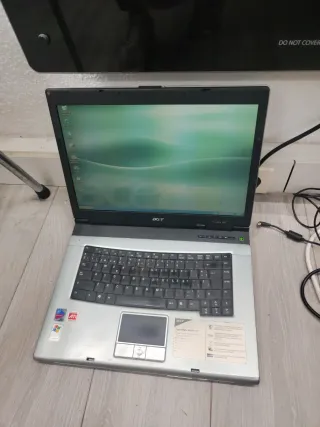 Portátil Acer plateado