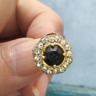 Pendientes dorados con circonitas negras