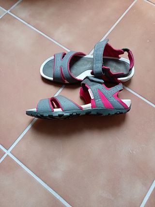 Sandalias Quechua grises y rosas