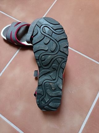 Sandalias Quechua grises y rosas