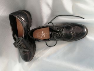 Zapatos charol negros clásicos