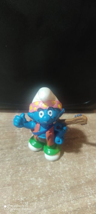 Pitufo músico hippie