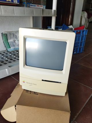 Macintosh Classic - 1990