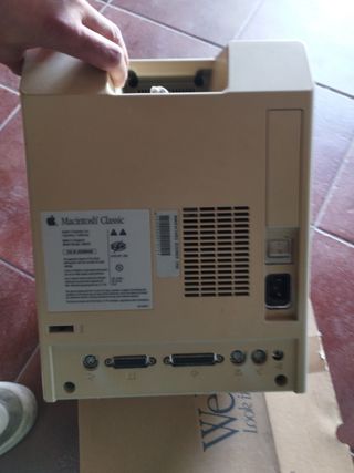 Macintosh Classic - 1990