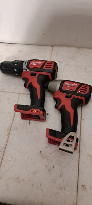 Taladro percutor + atornillador Milwaukee M18