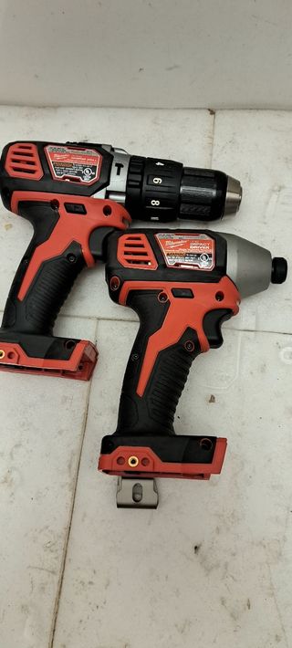 Taladro percutor + atornillador Milwaukee M18