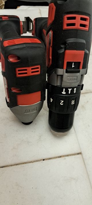 Taladro percutor + atornillador Milwaukee M18