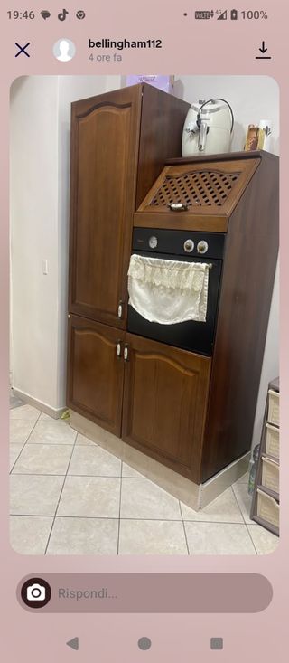 Cucina in legno di mt4,50 comp.di tavolo 6 sedie 
